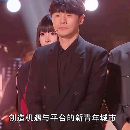 汪峰最新动态揭秘，音乐之旅跨界合作引领潮流风向标